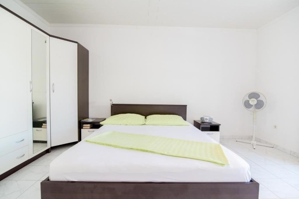 Apartments Veve Postira Room photo